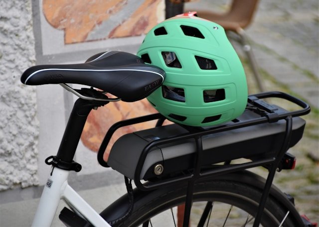 Casque obligatoire en speedbike : que dit la loi ?