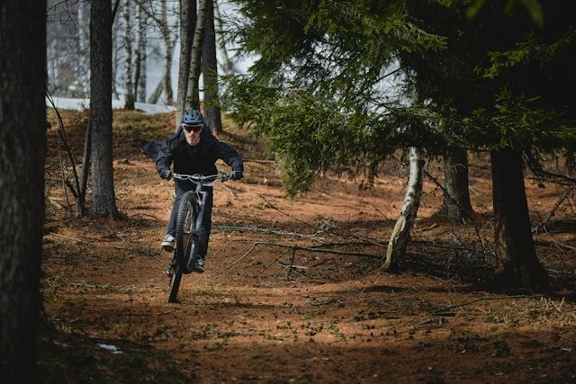 Vélos électriques tout-terrain : lequel choisir pour des aventures extrêmes ?